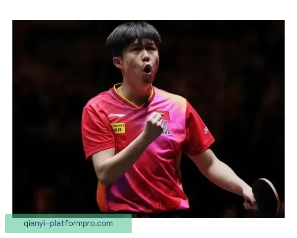 王楚钦撕掉肌贴奋力一搏累到双手撑地观众力量支撑他坚持