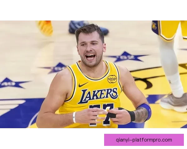 湖人首节崩盘大比分落后雷霆 东契奇状态低迷里夫斯伤情成疑